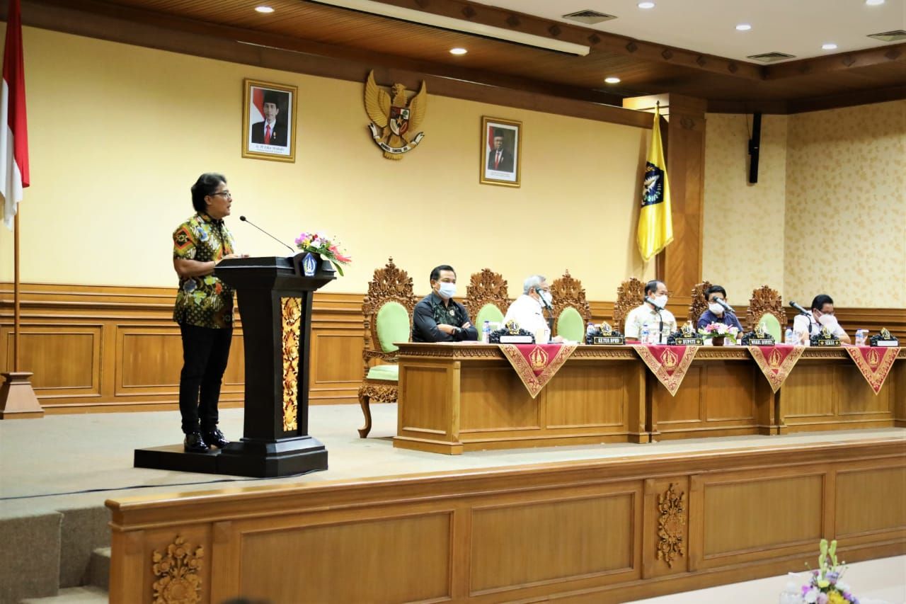 podiumnews.com-Bupati Giri Prasta Himbau Masyarakat Tidak Panik Hadapi PPKM